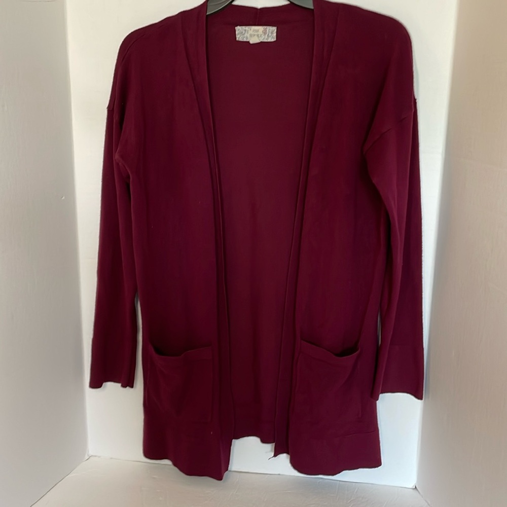 Pink Republic maroon red long sleeve cardigan w/ pockets & side detail size M